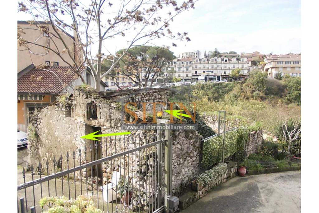Rudere - Grottaminarda, in zona centrale, via Cavatine, al centro di un contesto residenziale, proponiamo in vendita un rudere di complessivi mq. 55,00.