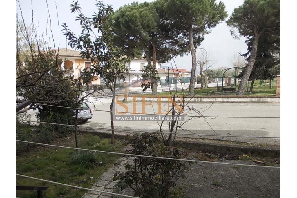 Appartamento con box - Sturno (AV) nell'immediata periferia, via Cristoforo Colombo, a soli 500 metri da piazza Municipio, proponiamo in vendita comodo e luminoso appartamento di mq. 115,00