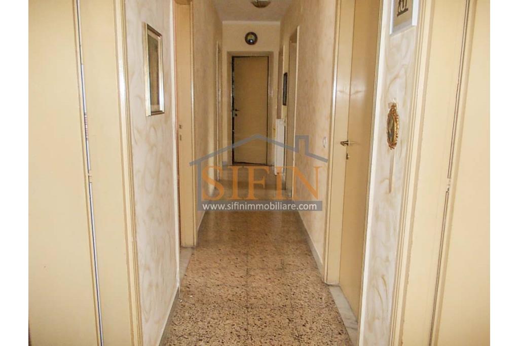 Appartamento con box - Sturno (AV) nell'immediata periferia, via Cristoforo Colombo, a soli 500 metri da piazza Municipio, proponiamo in vendita comodo e luminoso appartamento di mq. 115,00