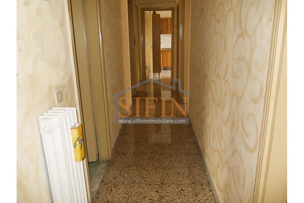 Appartamento con box - Sturno (AV) nell'immediata periferia, via Cristoforo Colombo, a soli 500 metri da piazza Municipio, proponiamo in vendita comodo e luminoso appartamento di mq. 115,00