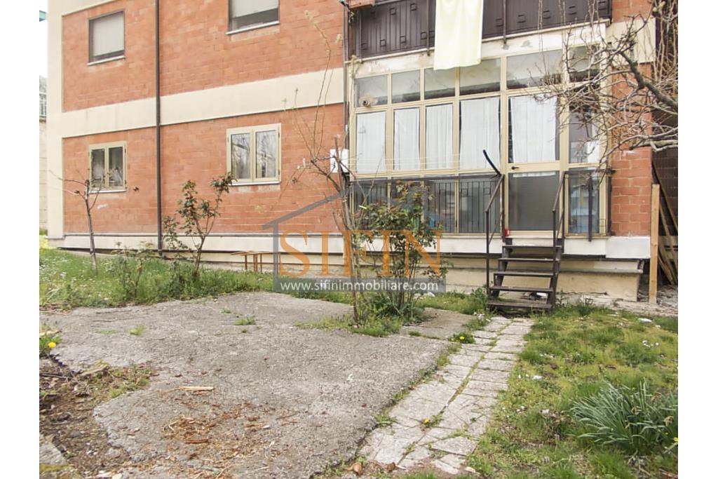 Appartamento con box - Sturno (AV) nell'immediata periferia, via Cristoforo Colombo, a soli 500 metri da piazza Municipio, proponiamo in vendita comodo e luminoso appartamento di mq. 115,00