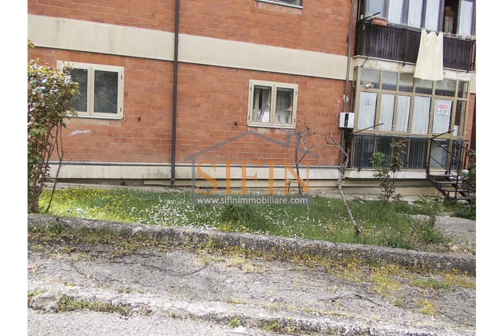 Appartamento con box - Sturno (AV) nell'immediata periferia, via Cristoforo Colombo, a soli 500 metri da piazza Municipio, proponiamo in vendita comodo e luminoso appartamento di mq. 115,00