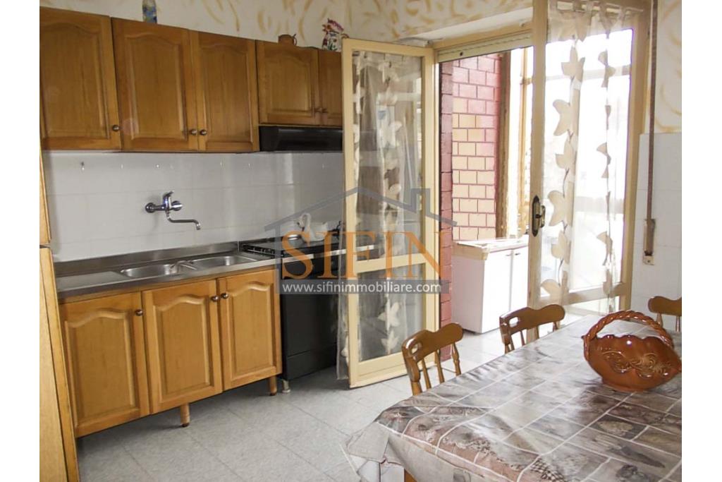 Appartamento con box - Sturno (AV) nell'immediata periferia, via Cristoforo Colombo, a soli 500 metri da piazza Municipio, proponiamo in vendita comodo e luminoso appartamento di mq. 115,00