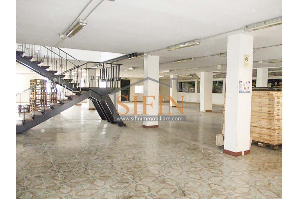 fabbricato 1.700 mq - Grottaminarda, via M. Buonarroti, in adiacenza della Banca Popolare di Bari e a soli 300 metri dal Corso Vittorio Veneto, proponiamo in vendita Palazzina commerciale da Ristrutturare di complessivi mq. 1.700,00 ca. disposta su tre livelli