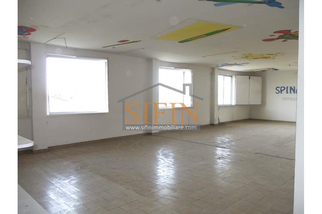 fabbricato 1.700 mq - Grottaminarda, via M. Buonarroti, in adiacenza della Banca Popolare di Bari e a soli 300 metri dal Corso Vittorio Veneto, proponiamo in vendita Palazzina commerciale da Ristrutturare di complessivi mq. 1.700,00 ca. disposta su tre livelli