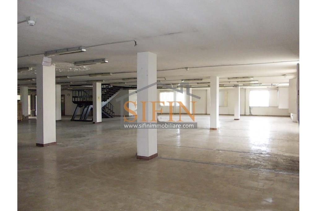fabbricato 1.700 mq - Grottaminarda, via M. Buonarroti, in adiacenza della Banca Popolare di Bari e a soli 300 metri dal Corso Vittorio Veneto, proponiamo in vendita Palazzina commerciale da Ristrutturare di complessivi mq. 1.700,00 ca. disposta su tre livelli