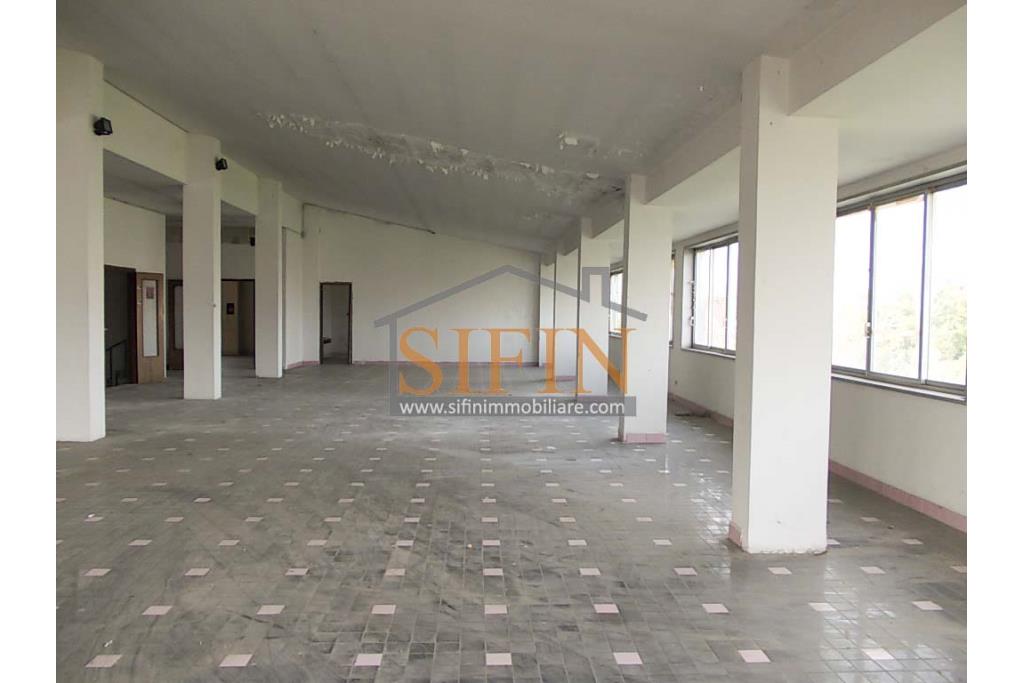 fabbricato 1.700 mq - Grottaminarda, via M. Buonarroti, in adiacenza della Banca Popolare di Bari e a soli 300 metri dal Corso Vittorio Veneto, proponiamo in vendita Palazzina commerciale da Ristrutturare di complessivi mq. 1.700,00 ca. disposta su tre livelli