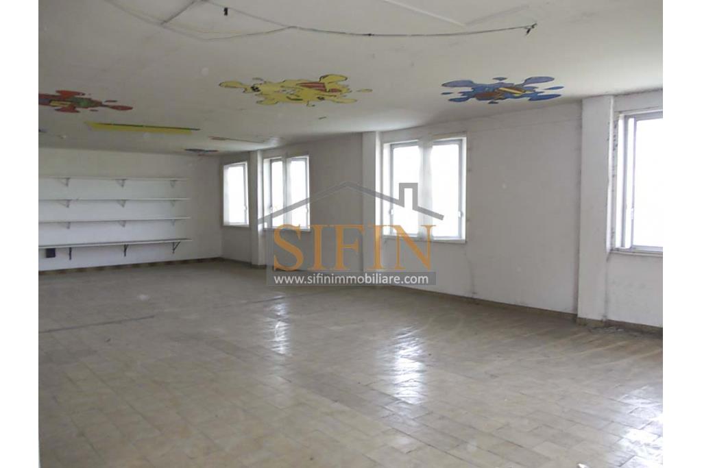 fabbricato 1.700 mq - Grottaminarda, via M. Buonarroti, in adiacenza della Banca Popolare di Bari e a soli 300 metri dal Corso Vittorio Veneto, proponiamo in vendita Palazzina commerciale da Ristrutturare di complessivi mq. 1.700,00 ca. disposta su tre livelli