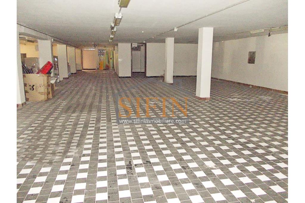 fabbricato 1.700 mq - Grottaminarda, via M. Buonarroti, in adiacenza della Banca Popolare di Bari e a soli 300 metri dal Corso Vittorio Veneto, proponiamo in vendita Palazzina commerciale da Ristrutturare di complessivi mq. 1.700,00 ca. disposta su tre livelli