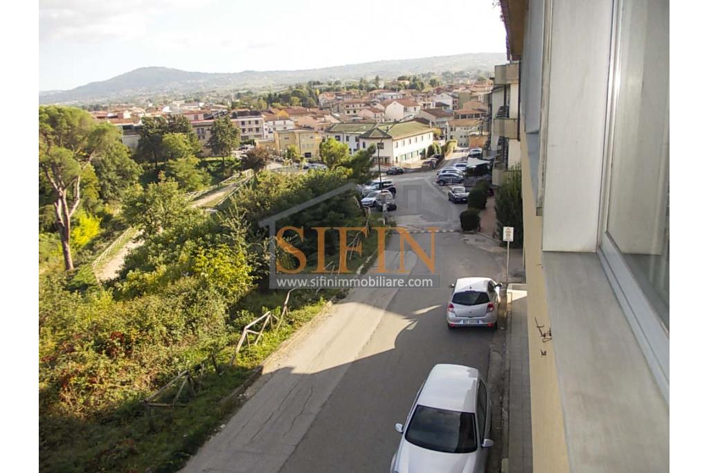 fabbricato 1.700 mq - Grottaminarda, via M. Buonarroti, in adiacenza della Banca Popolare di Bari e a soli 300 metri dal Corso Vittorio Veneto, proponiamo in vendita Palazzina commerciale da Ristrutturare di complessivi mq. 1.700,00 ca. disposta su tre livelli