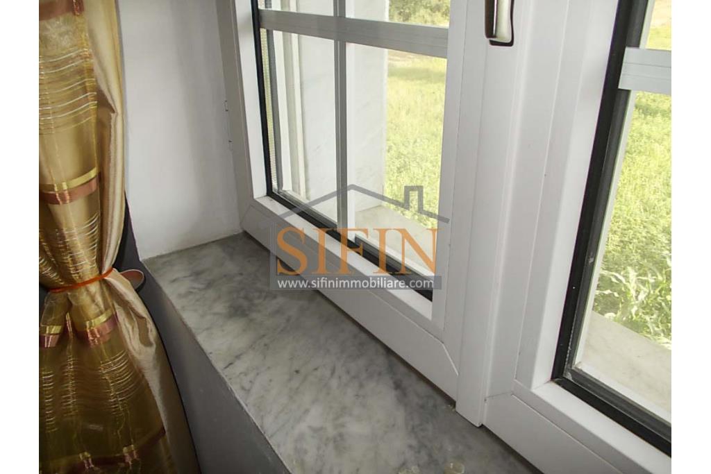 Casa con terreno - Grottaminarda (AV) proponiamo in vendita compendio immobiliare composto da: due fabbricati di cui il primo di mq. 200,00 ca. costruito negli anni '90 ed il secondo fabbricato di mq. 100,00 risalente al 1962.