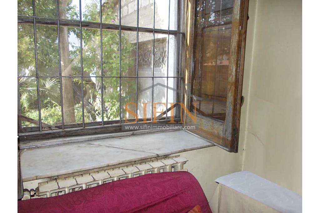 Casa con terreno - Grottaminarda (AV) proponiamo in vendita compendio immobiliare composto da: due fabbricati di cui il primo di mq. 200,00 ca. costruito negli anni '90 ed il secondo fabbricato di mq. 100,00 risalente al 1962.