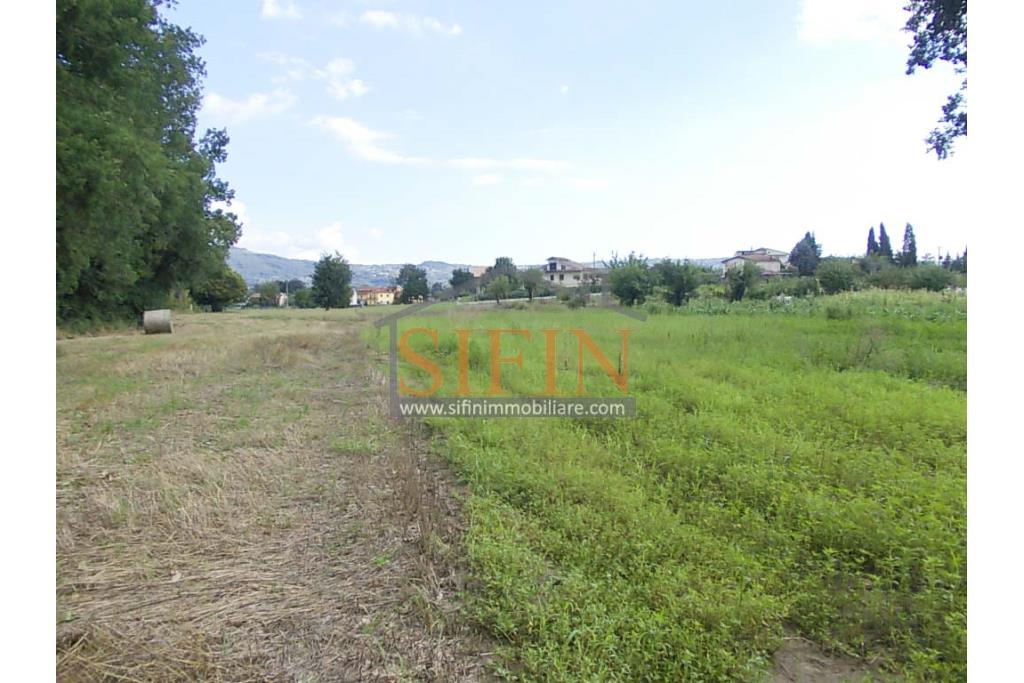 Casa con terreno - Grottaminarda (AV) proponiamo in vendita compendio immobiliare composto da: due fabbricati di cui il primo di mq. 200,00 ca. costruito negli anni '90 ed il secondo fabbricato di mq. 100,00 risalente al 1962.