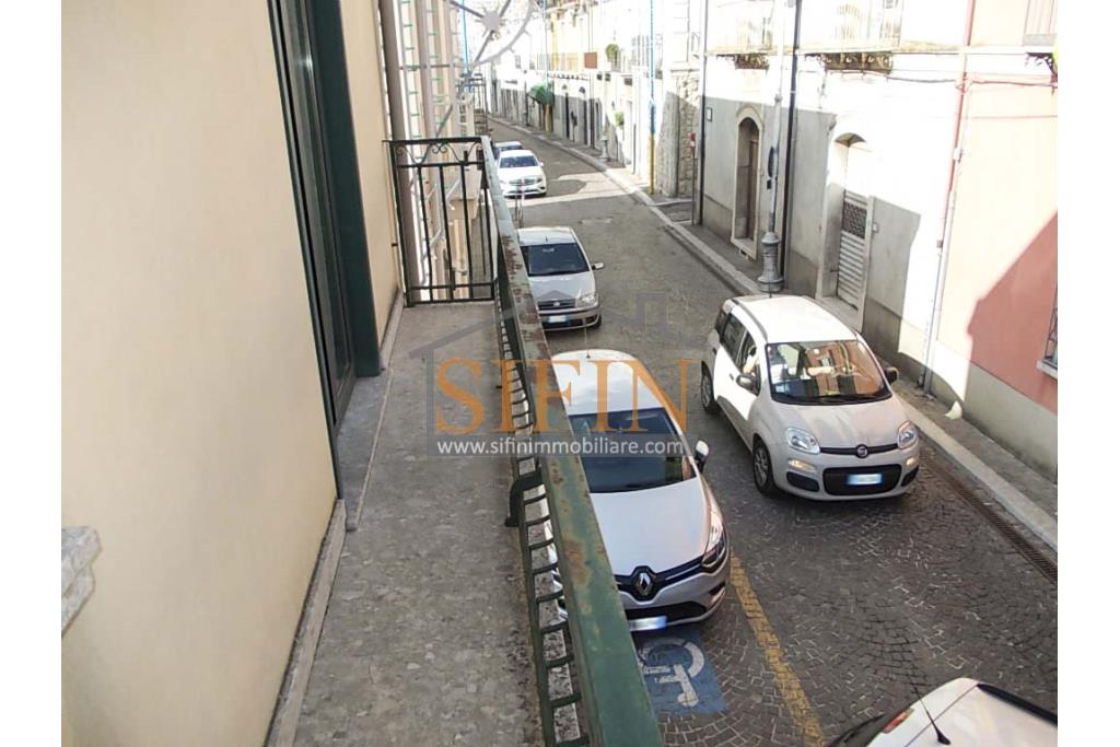 Casa con Giardino - Fontanarosa proponiamo in vendita casa indipendente di complessivi mq. 125,00 ca. oltre a mq. 20,00ca. di giardino.