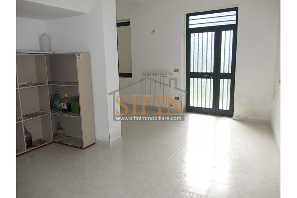 Casa con Giardino - Fontanarosa proponiamo in vendita casa indipendente di complessivi mq. 125,00 ca. oltre a mq. 20,00ca. di giardino.
