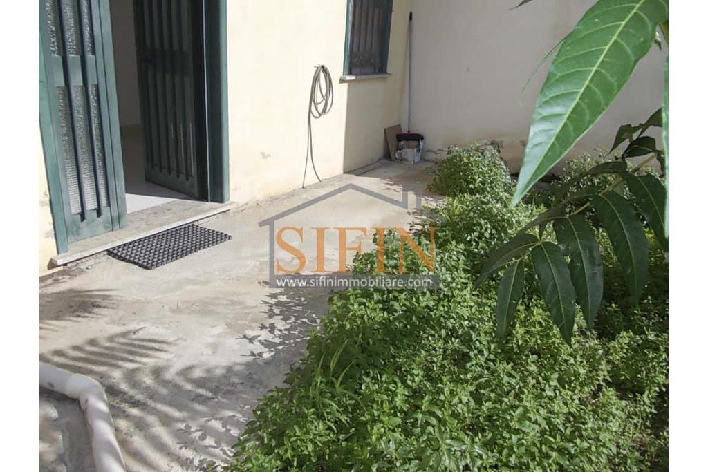 Casa con Giardino - Fontanarosa proponiamo in vendita casa indipendente di complessivi mq. 125,00 ca. oltre a mq. 20,00ca. di giardino.