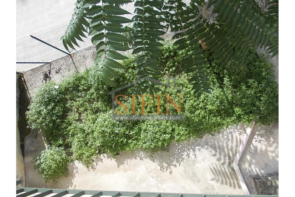 Casa con Giardino - Fontanarosa proponiamo in vendita casa indipendente di complessivi mq. 125,00 ca. oltre a mq. 20,00ca. di giardino.