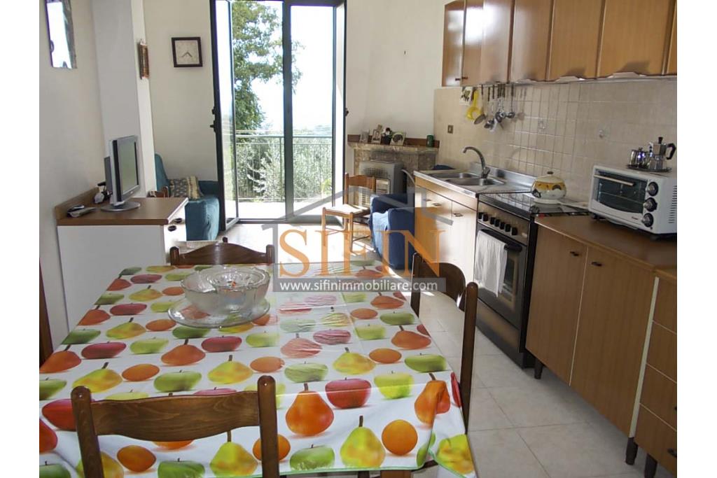 Casa con Giardino - Fontanarosa proponiamo in vendita casa indipendente di complessivi mq. 125,00 ca. oltre a mq. 20,00ca. di giardino.