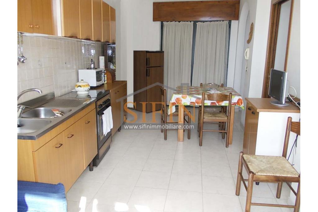 Casa con Giardino - Fontanarosa proponiamo in vendita casa indipendente di complessivi mq. 125,00 ca. oltre a mq. 20,00ca. di giardino.