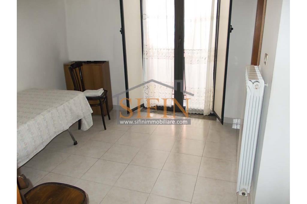 Casa con Giardino - Fontanarosa proponiamo in vendita casa indipendente di complessivi mq. 125,00 ca. oltre a mq. 20,00ca. di giardino.
