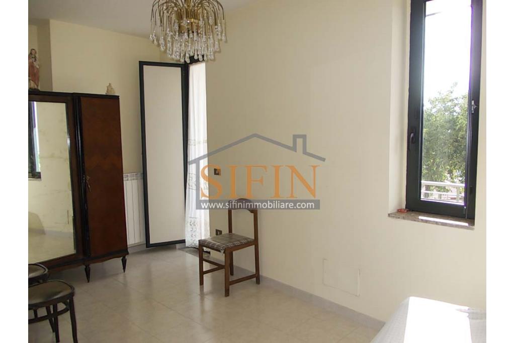 Casa con Giardino - Fontanarosa proponiamo in vendita casa indipendente di complessivi mq. 125,00 ca. oltre a mq. 20,00ca. di giardino.