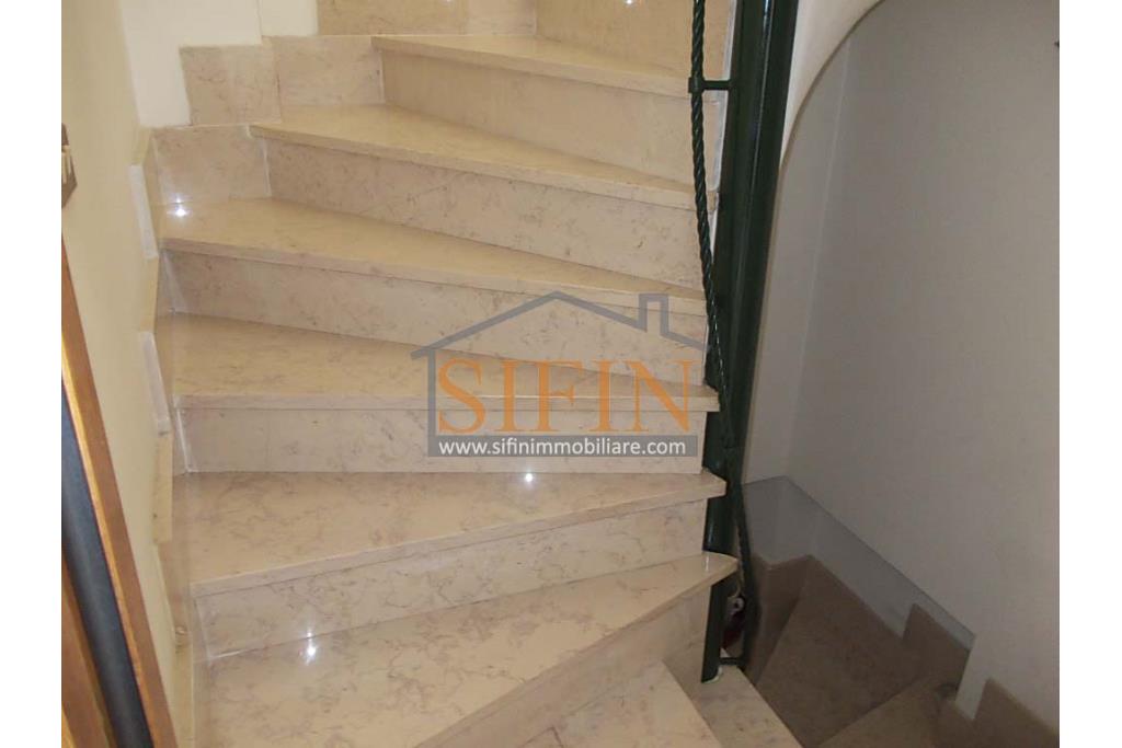 Casa con Giardino - Fontanarosa proponiamo in vendita casa indipendente di complessivi mq. 125,00 ca. oltre a mq. 20,00ca. di giardino.