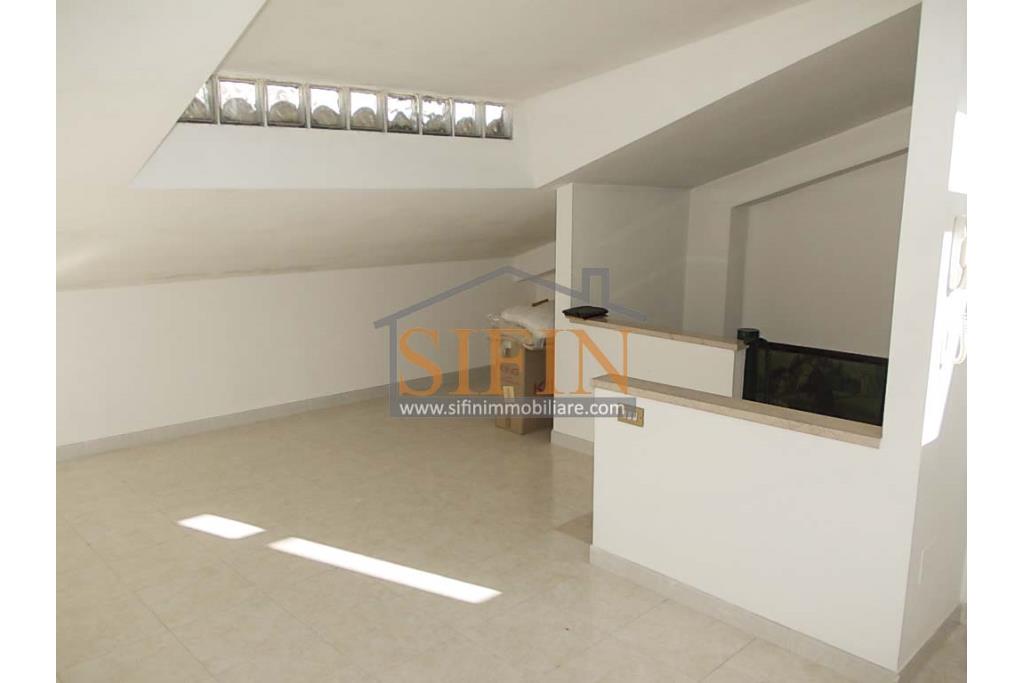 Casa con Giardino - Fontanarosa proponiamo in vendita casa indipendente di complessivi mq. 125,00 ca. oltre a mq. 20,00ca. di giardino.