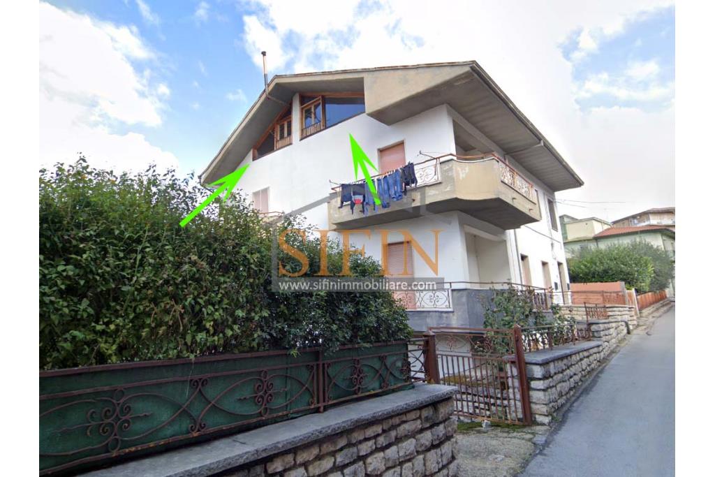 Mansarda via Monaca - Fontanarosa, in via Monaca, proponiamo in vendita graziosa mansarda che richiama come stile le baite di montagna, di mq. 55,00 ca. 