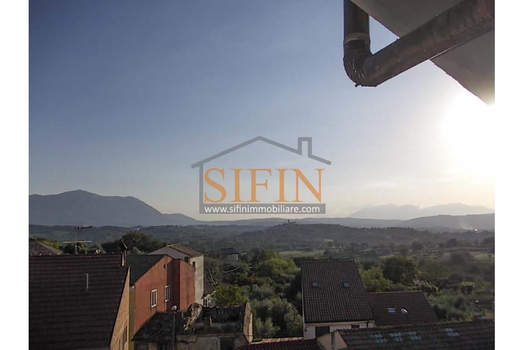 Mansarda via Monaca - Fontanarosa, in via Monaca, proponiamo in vendita graziosa mansarda che richiama come stile le baite di montagna, di mq. 55,00 ca. 
