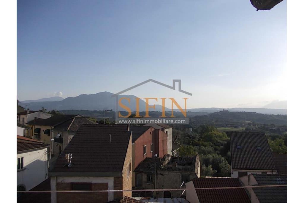 Mansarda via Monaca - Fontanarosa, in via Monaca, proponiamo in vendita graziosa mansarda che richiama come stile le baite di montagna, di mq. 55,00 ca. 