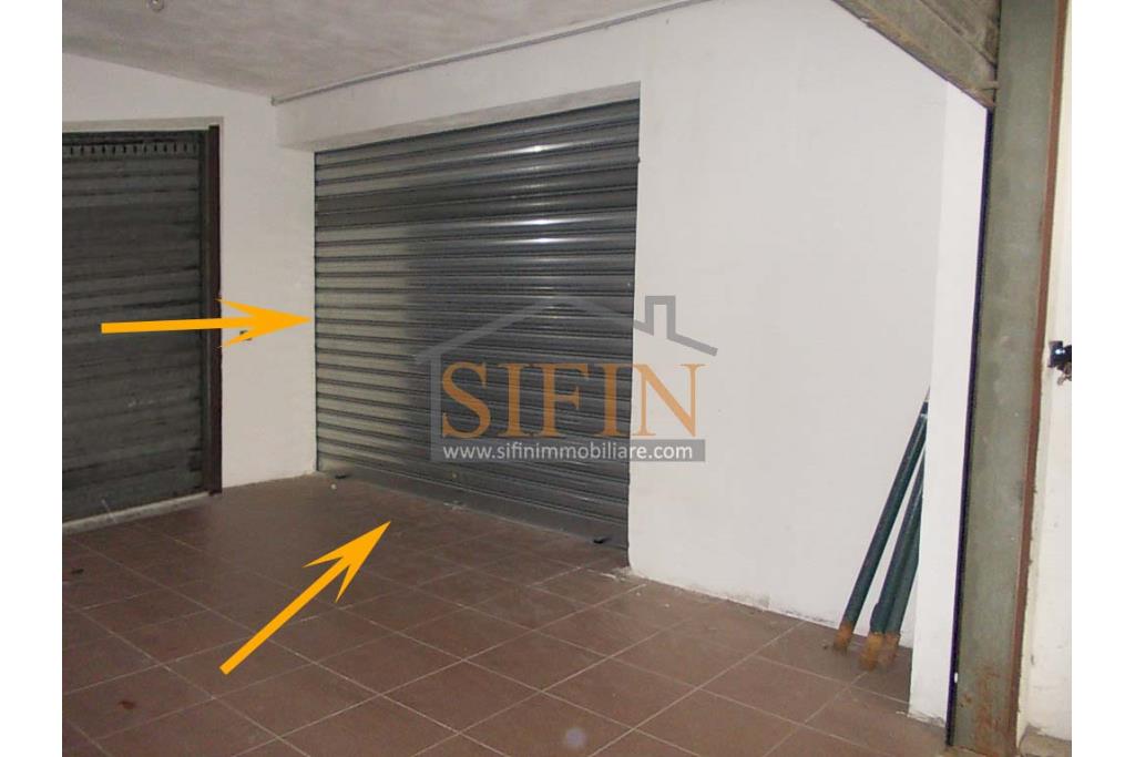 Locale Commerciale  - Passo di Mirabella Eclano, sulla centralissima via nazionale, proponiamo in vendita locale commerciale di complessivi mq. 295,00 