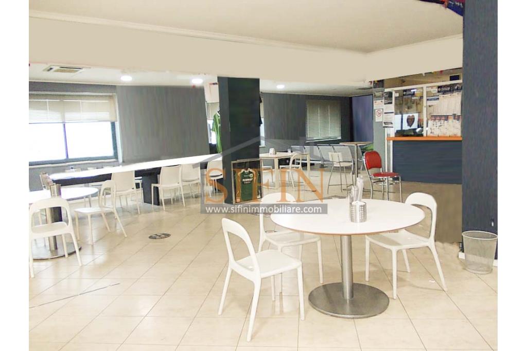 Locale Commerciale  - Passo di Mirabella Eclano, sulla centralissima via nazionale, proponiamo in vendita locale commerciale di complessivi mq. 295,00 