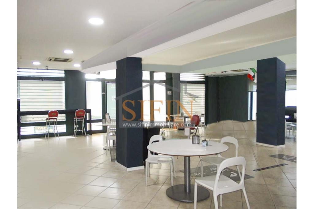Locale Commerciale  - Passo di Mirabella Eclano, sulla centralissima via nazionale, proponiamo in vendita locale commerciale di complessivi mq. 295,00 