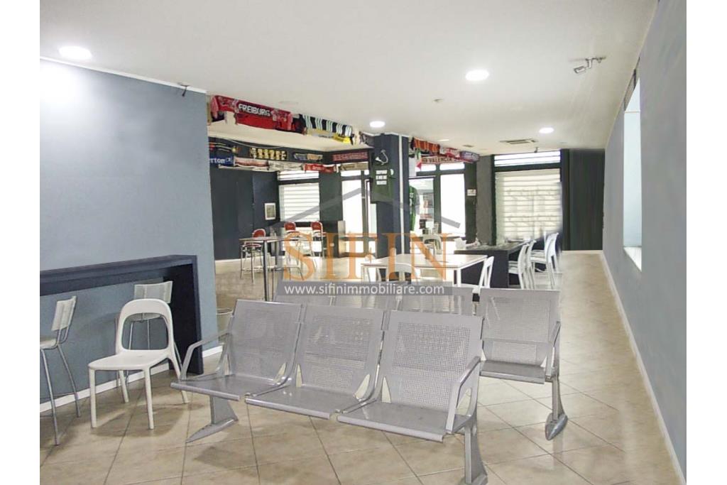Locale Commerciale  - Passo di Mirabella Eclano, sulla centralissima via nazionale, proponiamo in vendita locale commerciale di complessivi mq. 295,00 