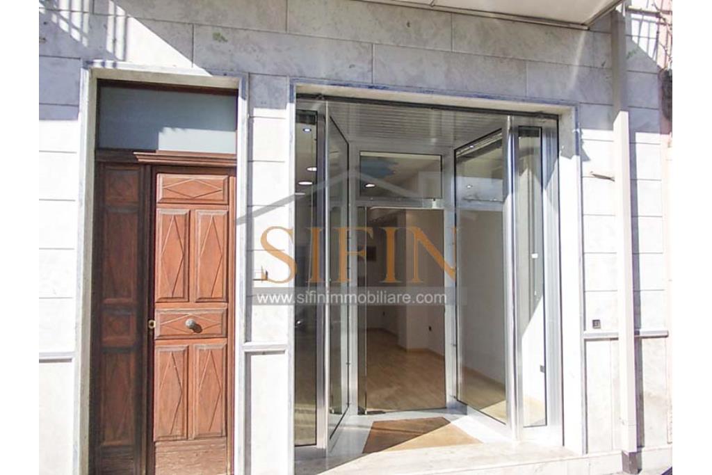 Locale Commerciale - Grottaminarda (AV) in zona centralissima, Corso Vittorio Veneto, adiacente piazza XVI marzo, proponiamo in locazione locale commerciale di complessivi mq. 35,00
