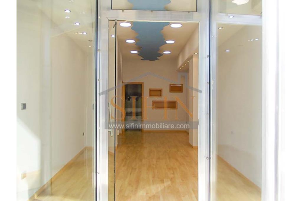 Locale Commerciale - Grottaminarda (AV) in zona centralissima, Corso Vittorio Veneto, adiacente piazza XVI marzo, proponiamo in locazione locale commerciale di complessivi mq. 35,00