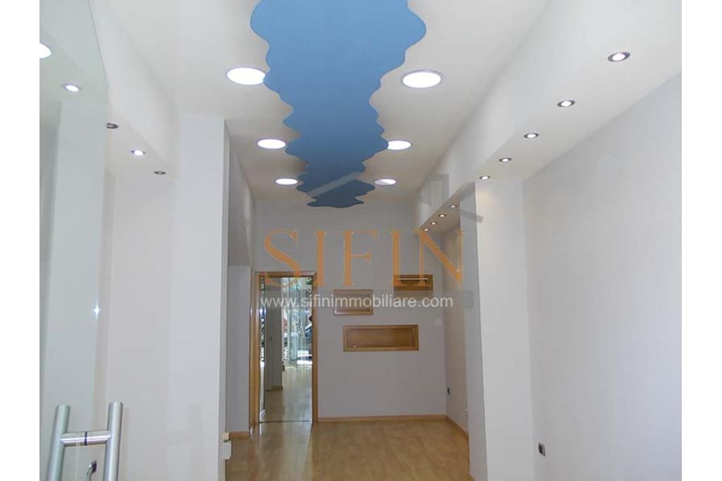 Locale Commerciale - Grottaminarda (AV) in zona centralissima, Corso Vittorio Veneto, adiacente piazza XVI marzo, proponiamo in locazione locale commerciale di complessivi mq. 35,00