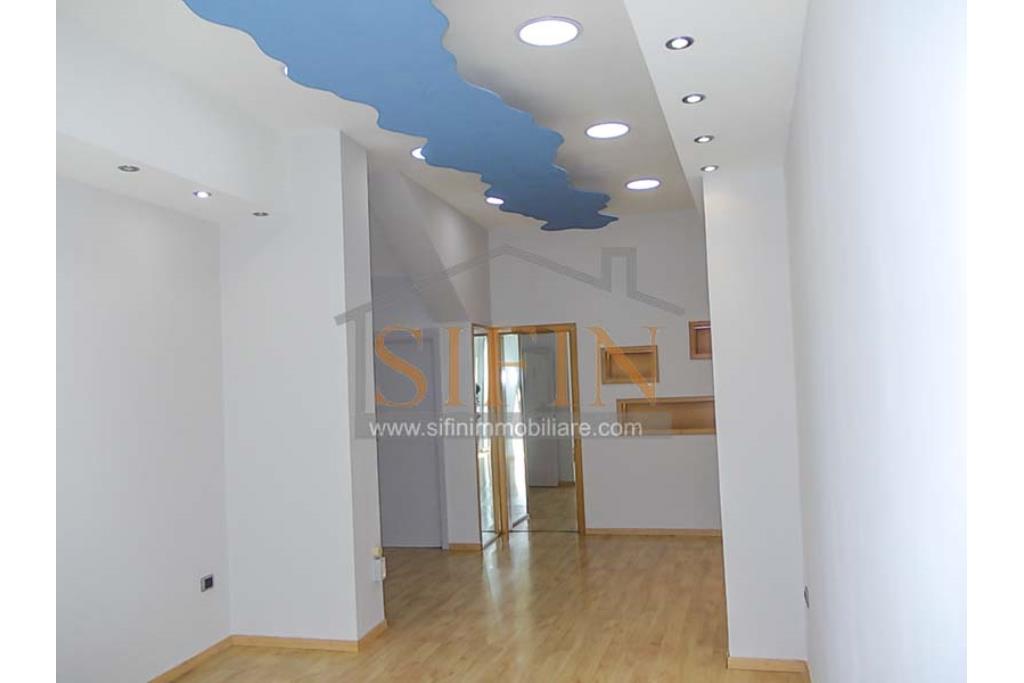 Locale Commerciale - Grottaminarda (AV) in zona centralissima, Corso Vittorio Veneto, adiacente piazza XVI marzo, proponiamo in locazione locale commerciale di complessivi mq. 35,00