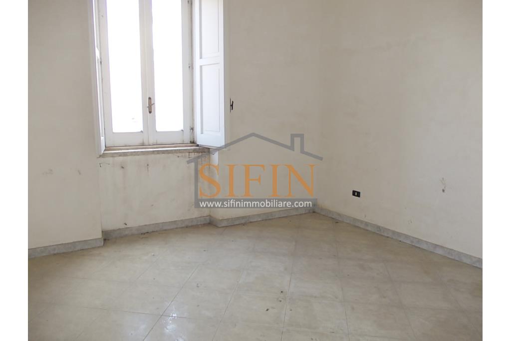 Appartamento Centro Storico - Fontanarosa (AV) nel pieno centro storico, via Bianchi, proponiamo in vendita appartamento di mq. 120,00 ca. ubicato al secondo piano di piccola palazzina