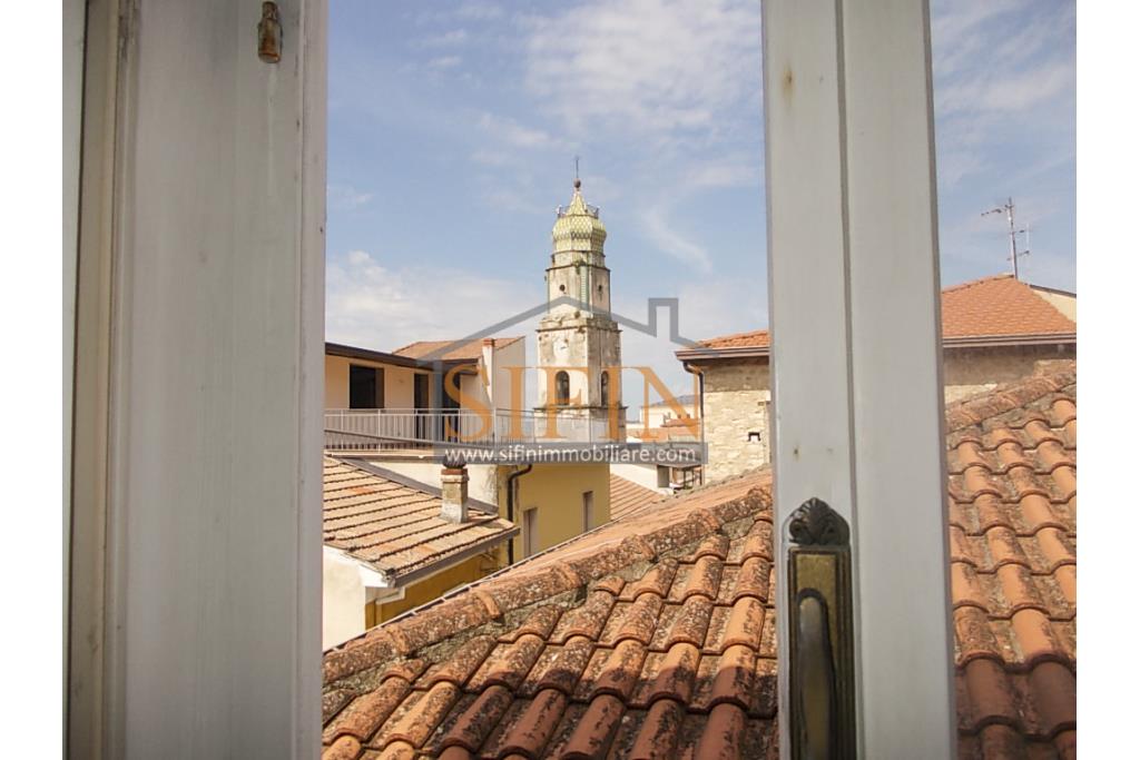 Appartamento Centro Storico - Fontanarosa (AV) nel pieno centro storico, via Bianchi, proponiamo in vendita appartamento di mq. 120,00 ca. ubicato al secondo piano di piccola palazzina