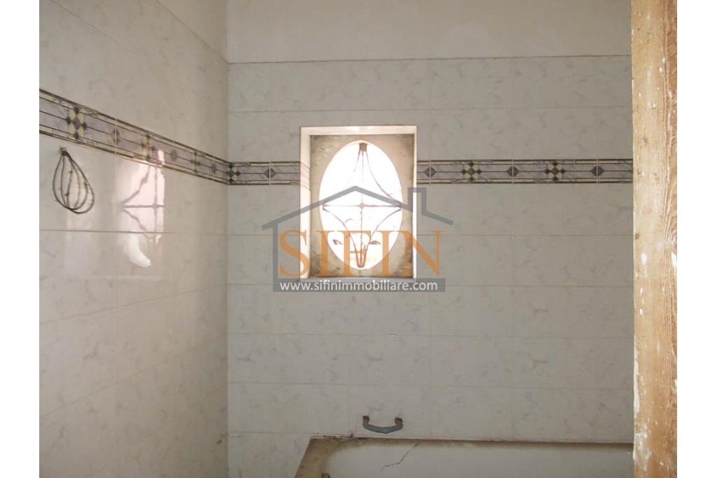 Appartamento Centro Storico - Fontanarosa (AV) nel pieno centro storico, via Bianchi, proponiamo in vendita appartamento di mq. 120,00 ca. ubicato al secondo piano di piccola palazzina