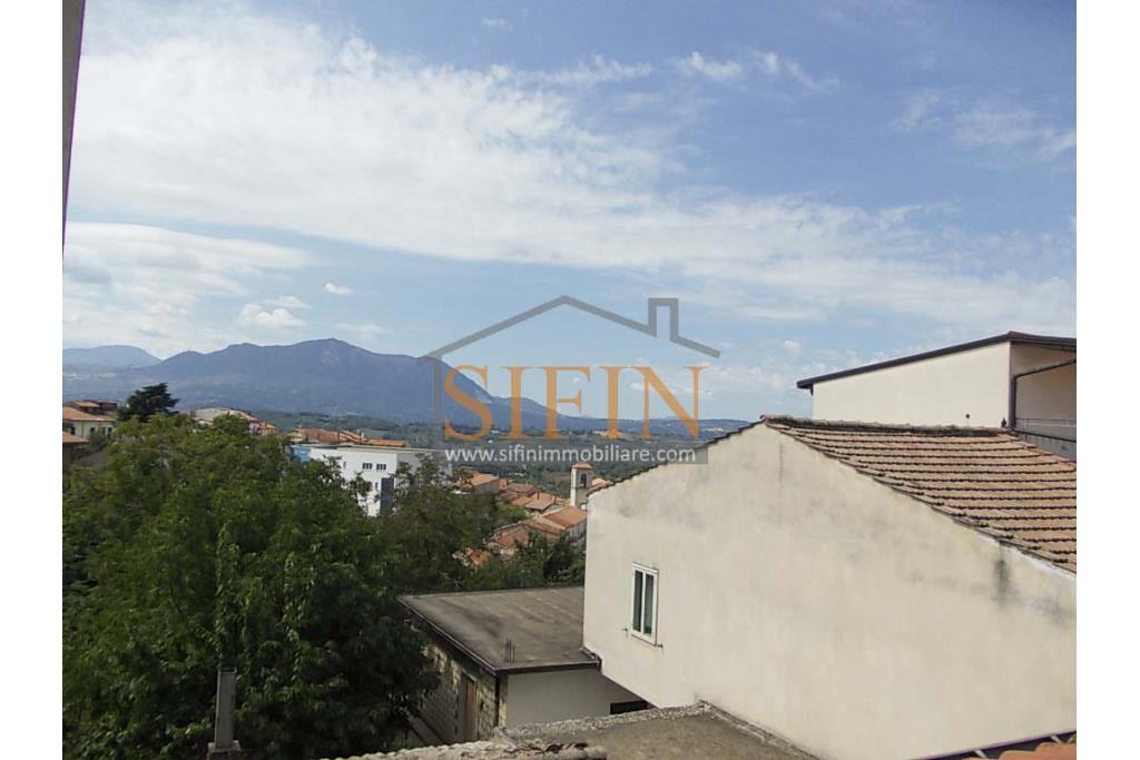Appartamento Centro Storico - Fontanarosa (AV) nel pieno centro storico, via Bianchi, proponiamo in vendita appartamento di mq. 120,00 ca. ubicato al secondo piano di piccola palazzina