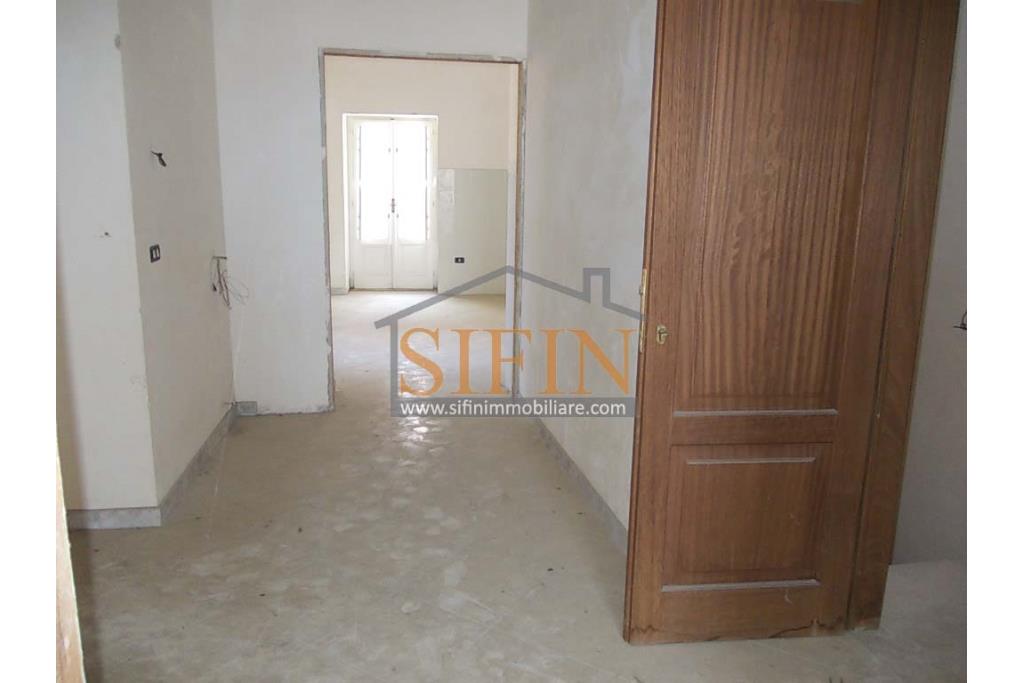 Appartamento Centro Storico - Fontanarosa (AV) nel pieno centro storico, via Bianchi, proponiamo in vendita appartamento di mq. 120,00 ca. ubicato al secondo piano di piccola palazzina