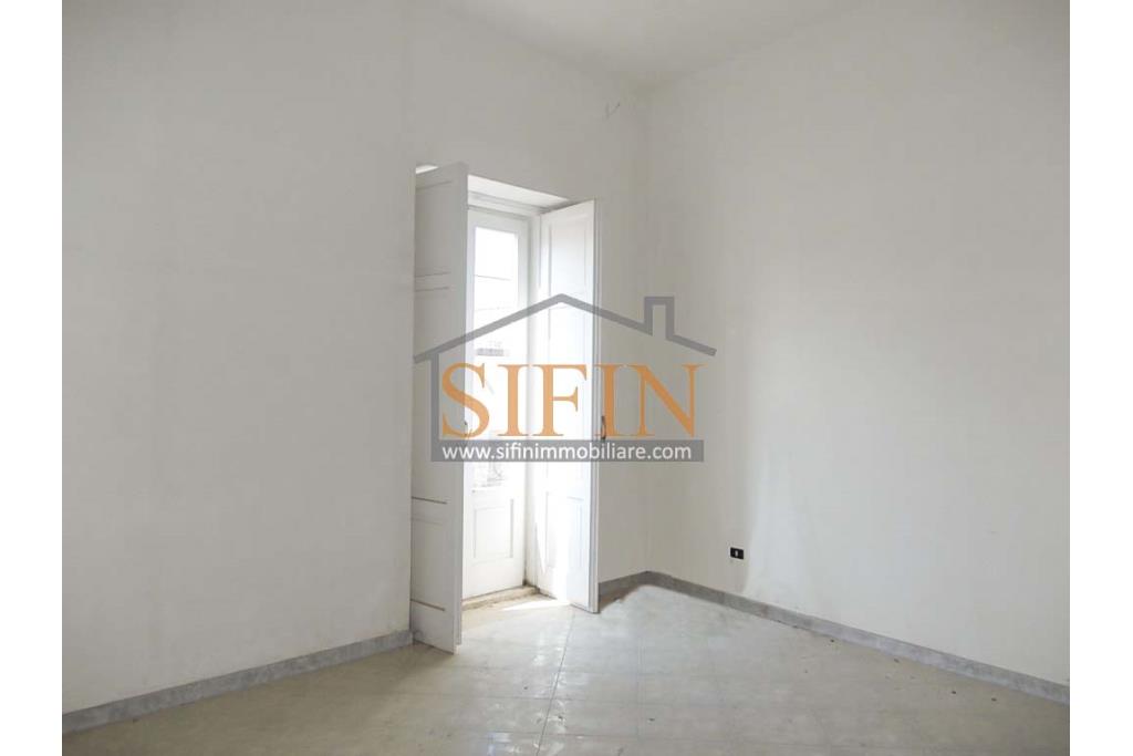 Appartamento Centro Storico - Fontanarosa (AV) nel pieno centro storico, via Bianchi, proponiamo in vendita appartamento di mq. 120,00 ca. ubicato al secondo piano di piccola palazzina