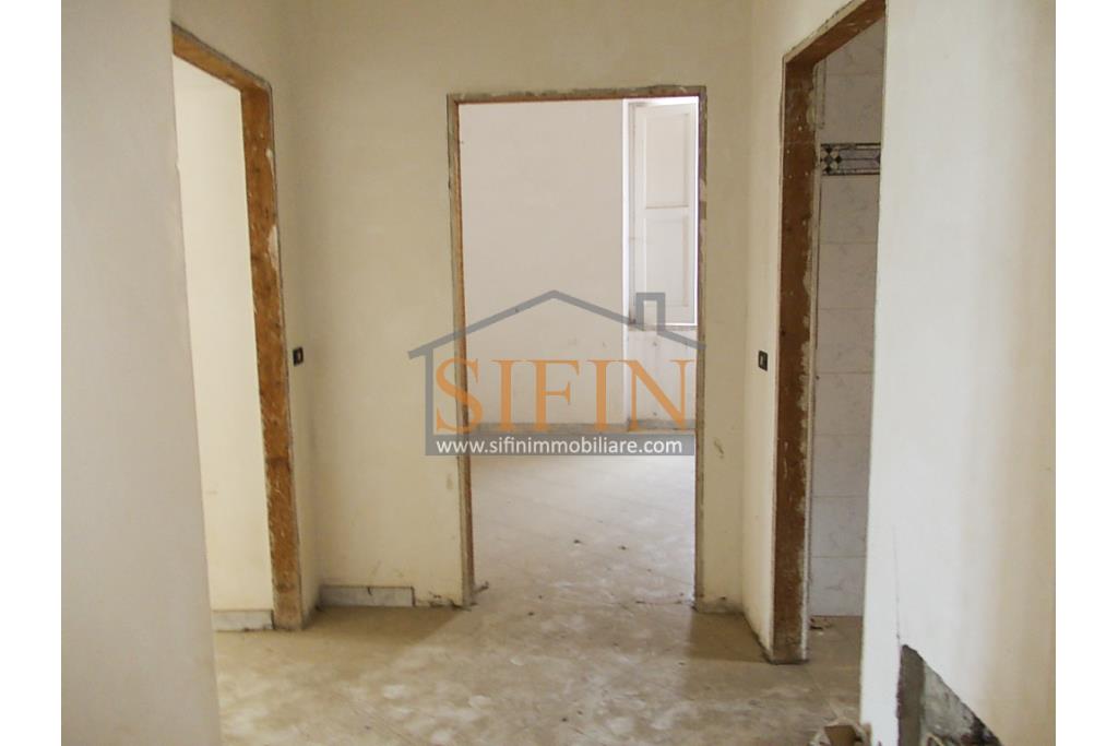 Appartamento Centro Storico - Fontanarosa (AV) nel pieno centro storico, via Bianchi, proponiamo in vendita appartamento di mq. 120,00 ca. ubicato al secondo piano di piccola palazzina