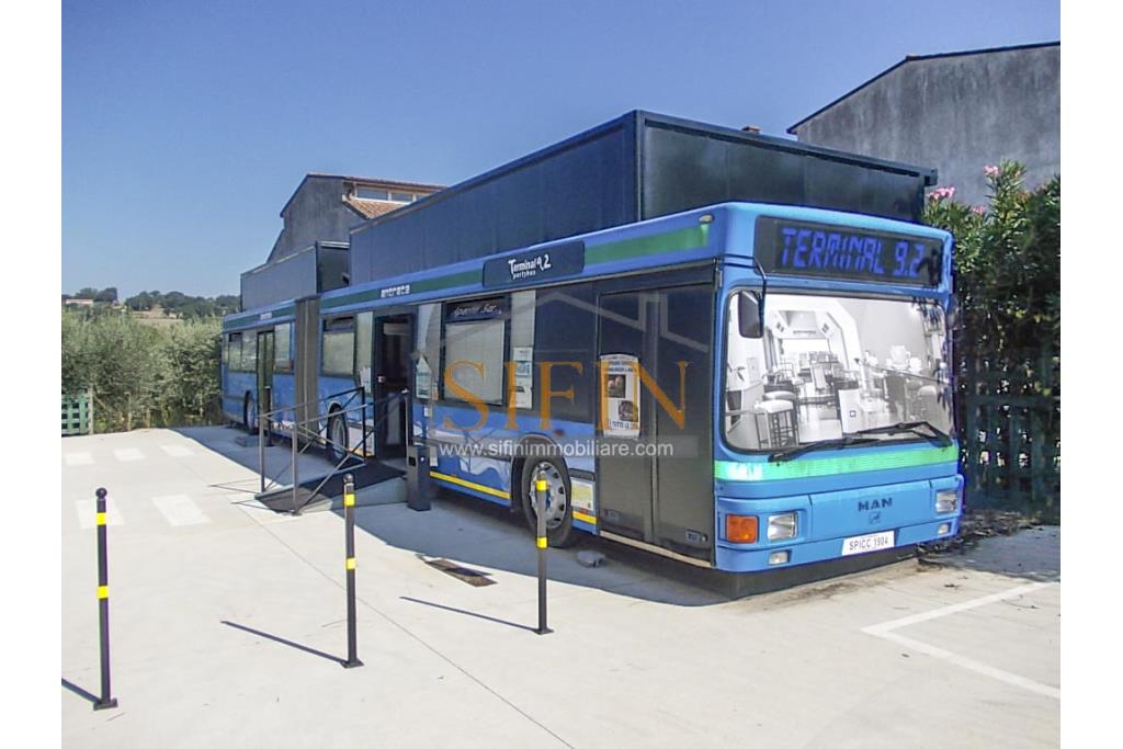 Lounge Bar   - Grottaminarda, su strada ad alto flusso veicolare e con parcheggio, proponiamo in locazione, non il solito locale, ma un Bus Bar, rifinito e pronto all'uso 