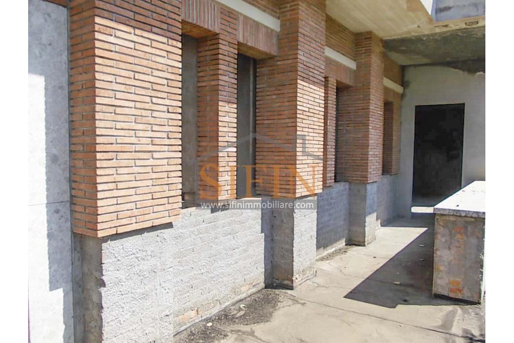 Villa in costruzione - Fontanarosa, a soli 600 metri dalla piazza Cristo Re, proponiamo in vendita, imponente villa di mq. 600,00 ca. in corso di cosruzione.