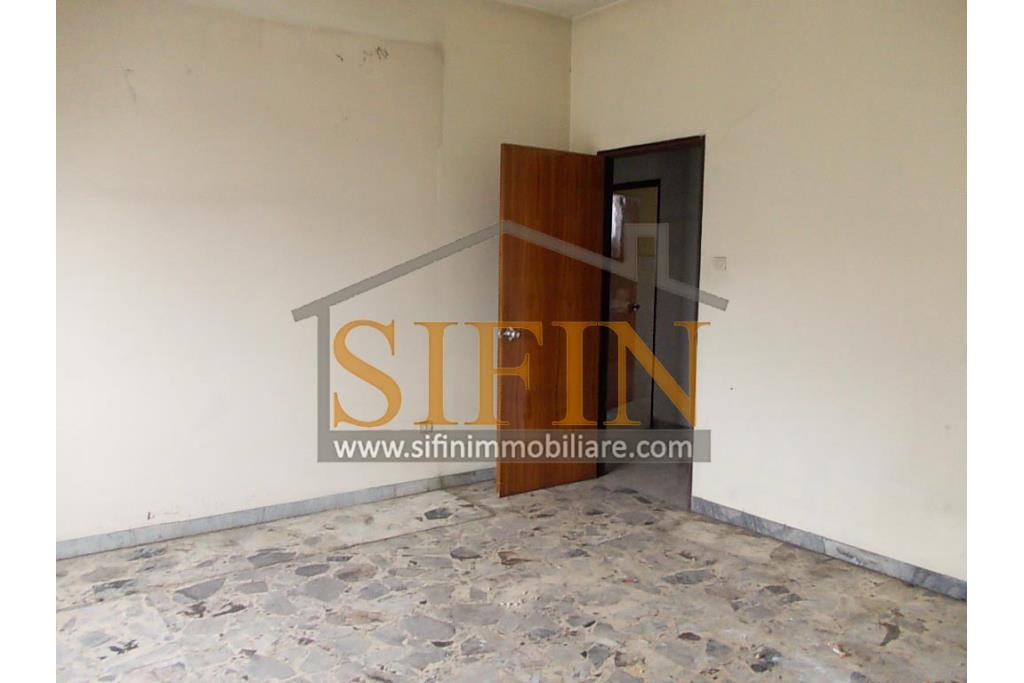 Appartamento  - Grattaminarda (AV) su corso Vittorio Veneto, a pochi passi dalla piazza, in piccolo condominio composto da soli due appartamenti, proponiamo in vendita appartamento di mq. 85,00 ca. con mq. 8,00 di balconi e mq. 60,00 di terrazzo panoramico
