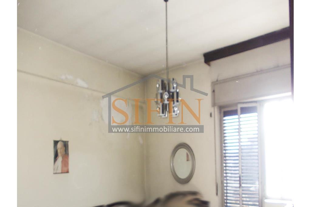 Appartamento  - Grattaminarda (AV) su corso Vittorio Veneto, a pochi passi dalla piazza, in piccolo condominio composto da soli due appartamenti, proponiamo in vendita appartamento di mq. 85,00 ca. con mq. 8,00 di balconi e mq. 60,00 di terrazzo panoramico