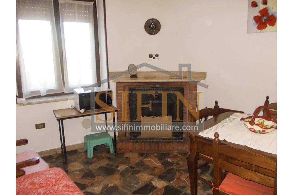 Casa con garage - Carife (AV), via Madonna delle Grazie, a pochi passi da piazza San Giovanni, proponiamo in vendita casa di complessivi mq. 98,00